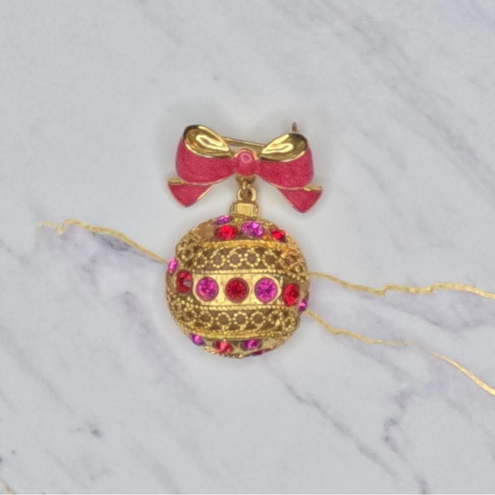 Elegant Gold and Pink Bow Brooch
